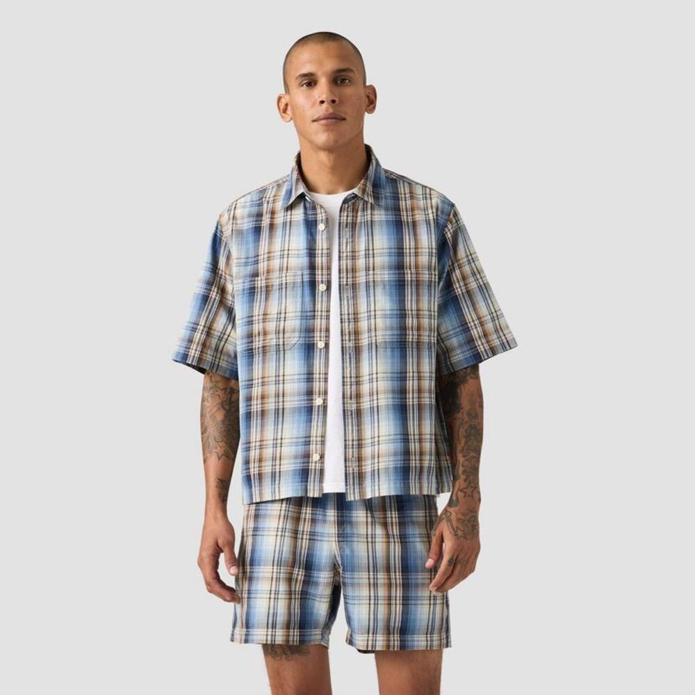 Levi's Men's Relaxed Fit Boxy Short Sleeve Button-Down Shirt - Navy Blue L